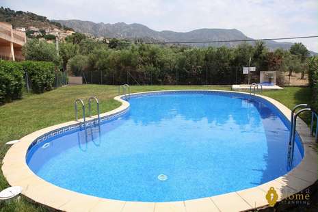 Duplex apartment with pool for sale in Palau Saverdera (Costa Brava)