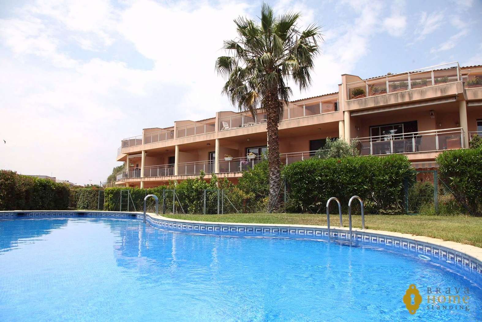 Apartament tipus dúplex en venda a Palau Saverdera (Costa Brava)