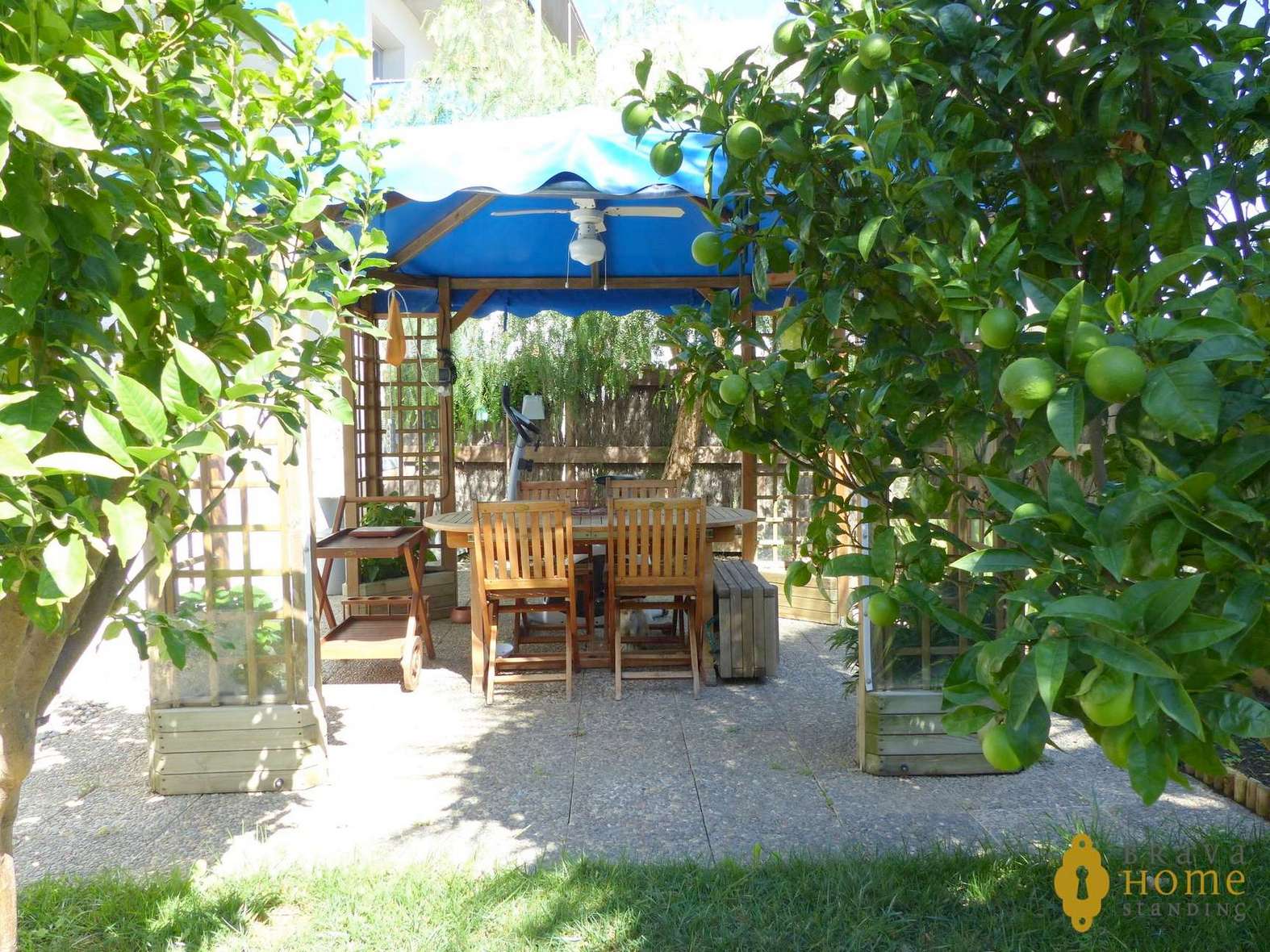 Superb apartment with private garden for sale in Rosas - Santa Margarita