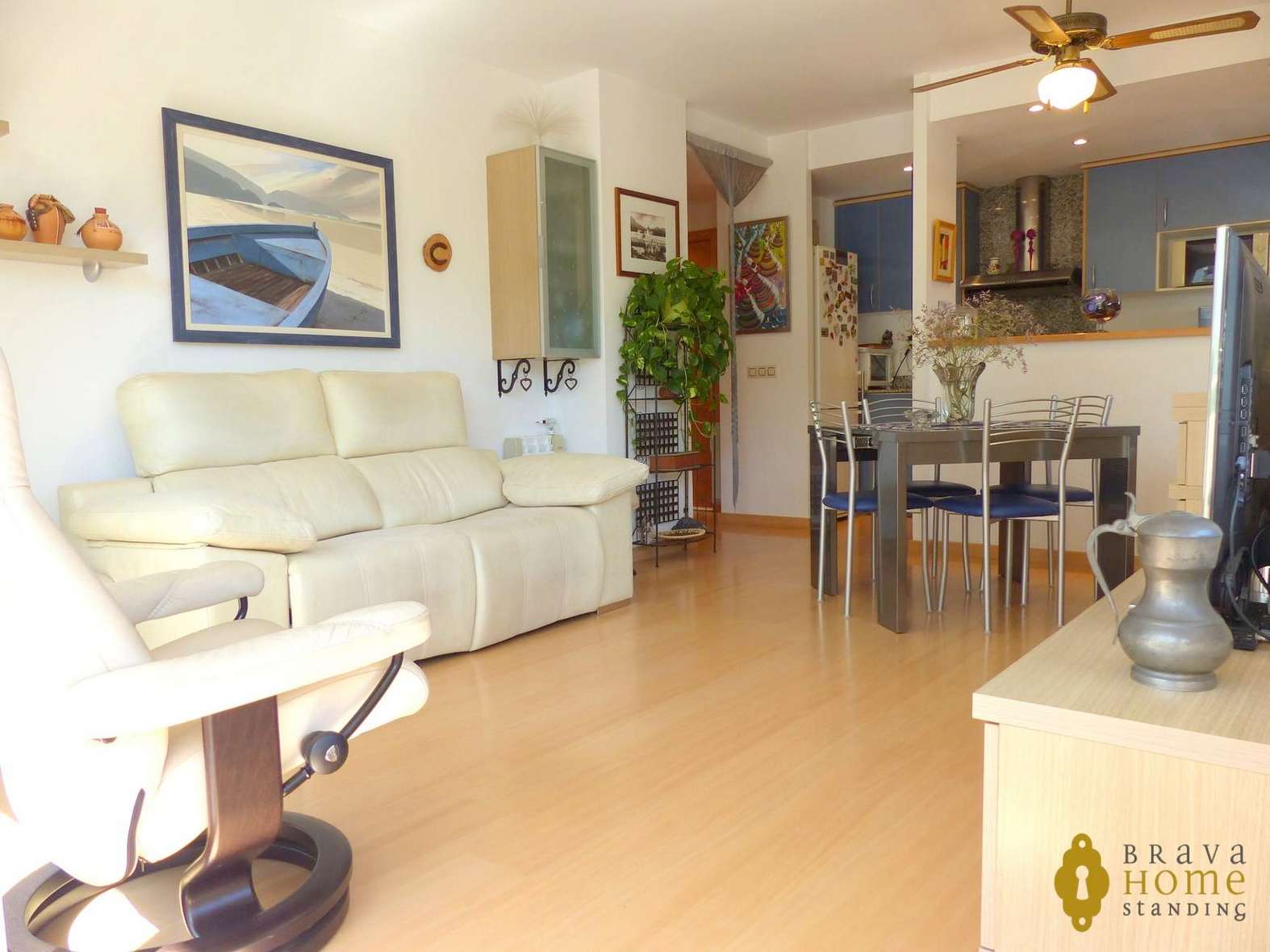 Superb apartment with private garden for sale in Rosas - Santa Margarita