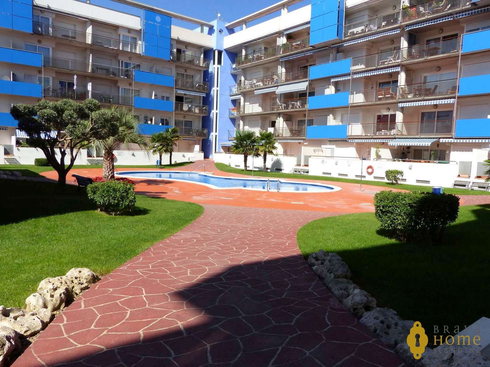 Magnífico apartamento con jardín privado en venta en Rosas - Santa Margarita
