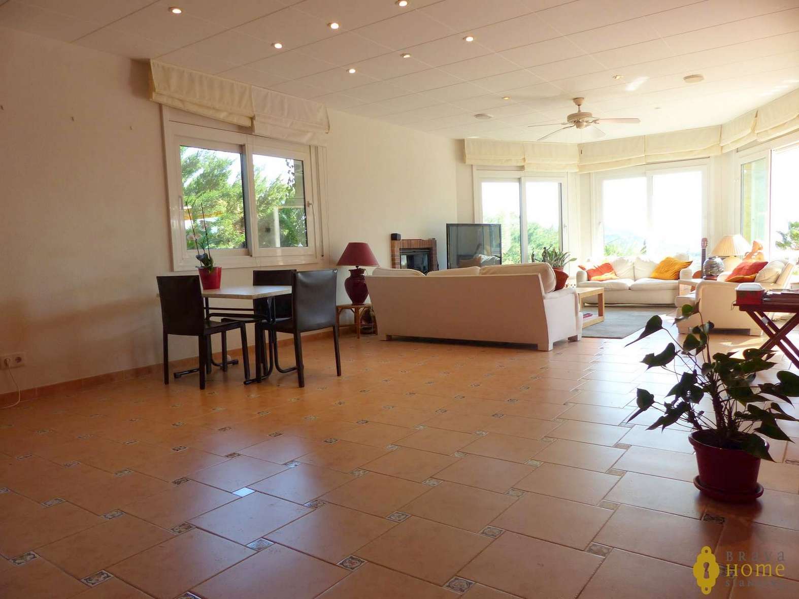 Superb villa with sea view for sale in Rosas - Mas Fumat