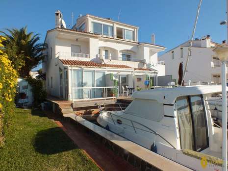 Casa totalmente reformada con vistas al mar