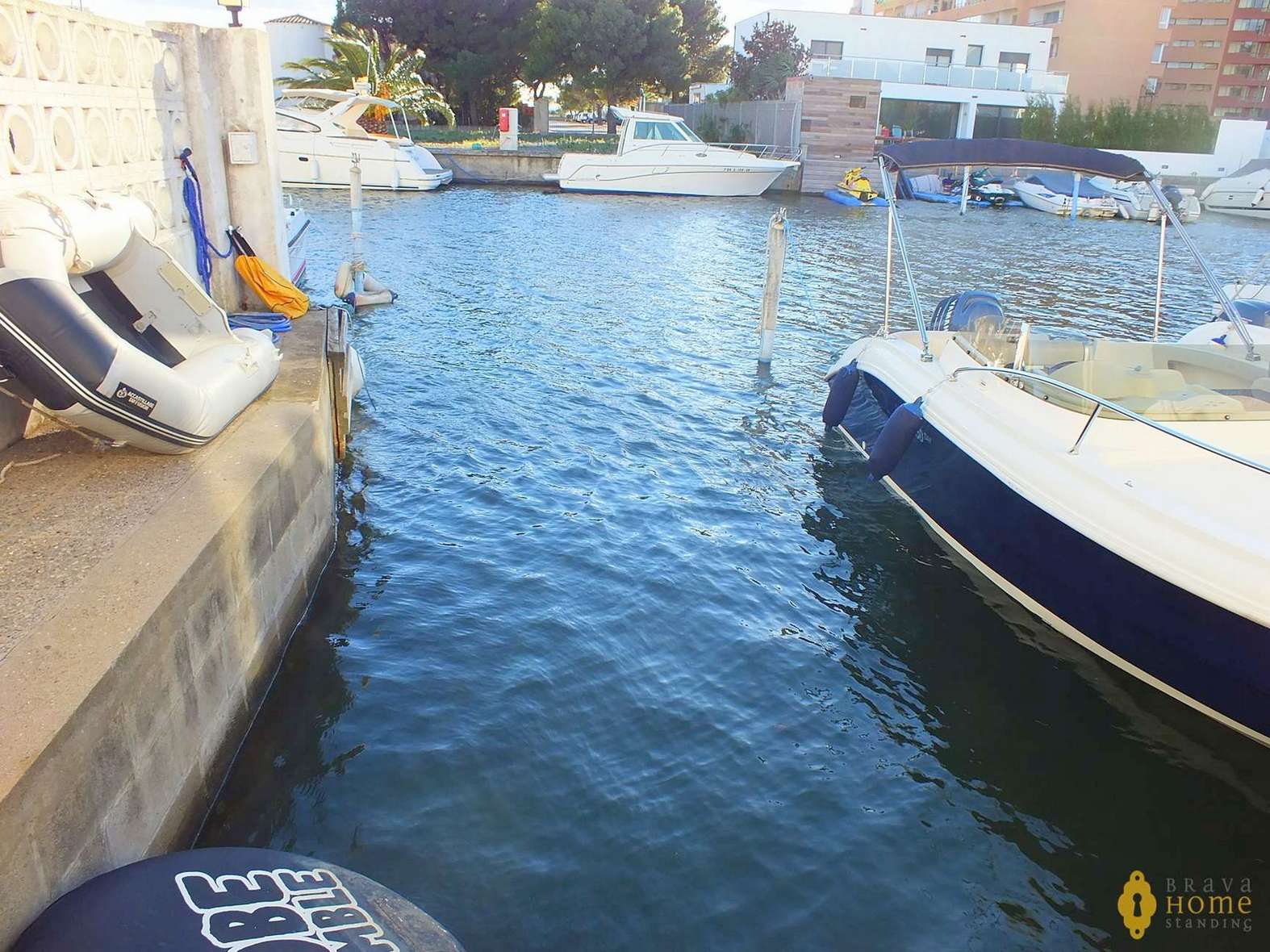 Beautiful house with mooring for sale in Rosas - Santa Margarita