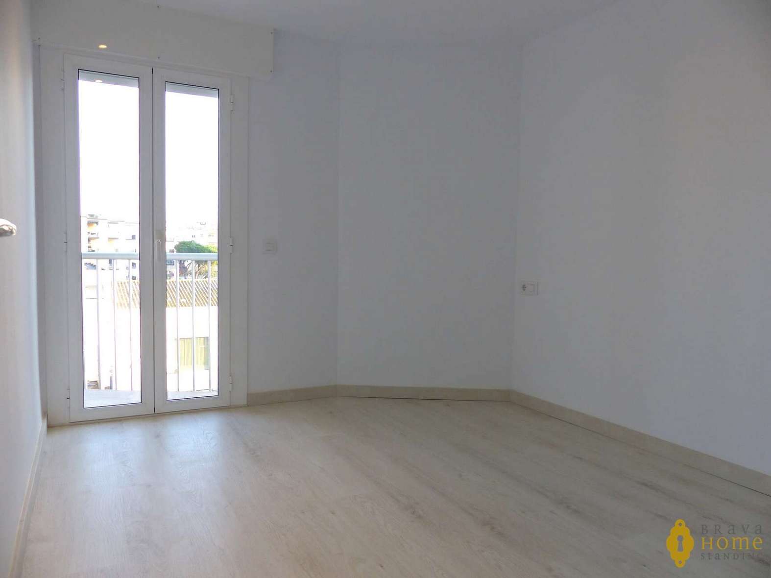 Renovated apartment with view over the canal for sale in Santa Margarita