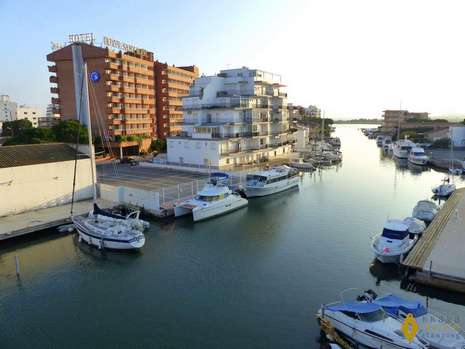 Renovated apartment with view over the canal for sale in Santa Margarita