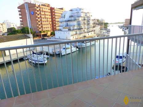 Renovated apartment with view over the canal for sale in Santa Margarita