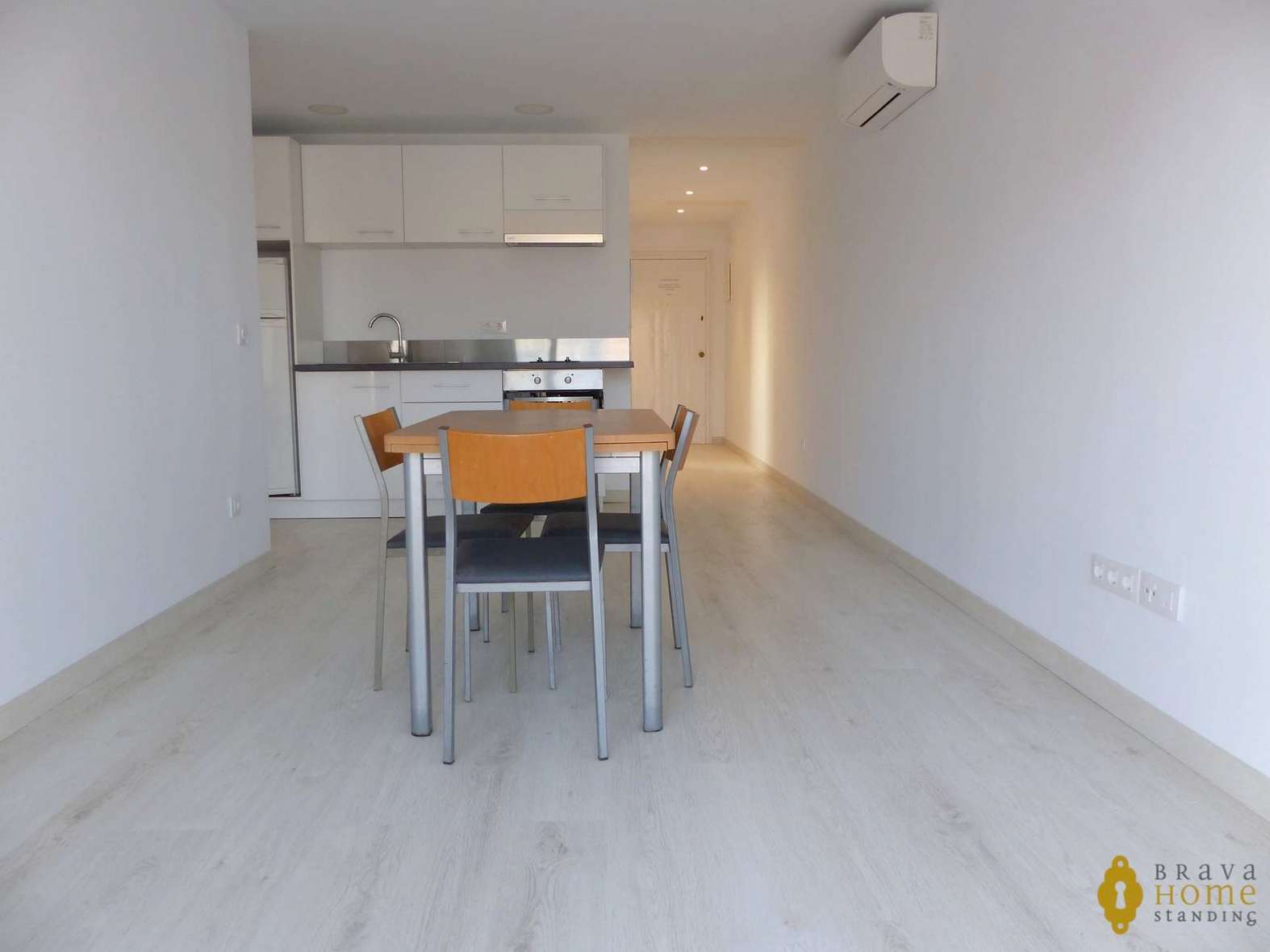 Renovated apartment with view over the canal for sale in Santa Margarita