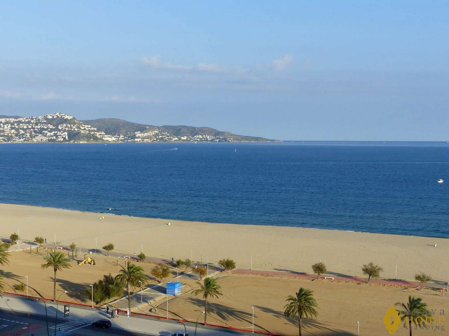 Superbe appartement rénové en 1ère ligne de mer, en vente à Empuriabrava