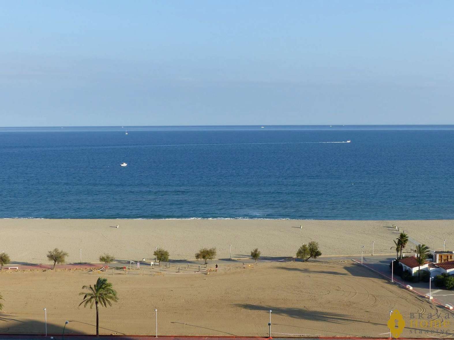 Superbe appartement rénové en 1ère ligne de mer, en vente à Empuriabrava
