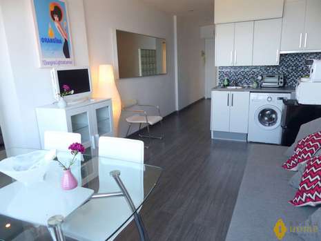 Superb apartment renovated in 1st line of sea for sale in Empuriabrava 