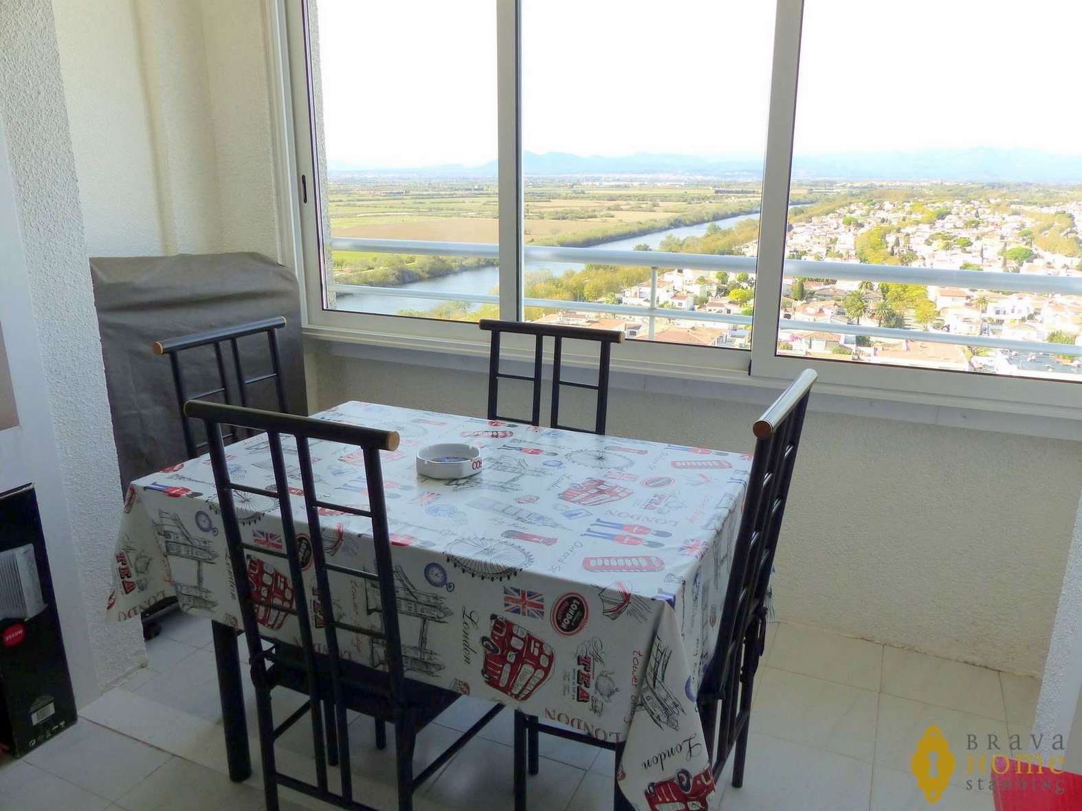 Hermoso estudio a 50m de la playa en venta en Empuriabrava Costa Brava