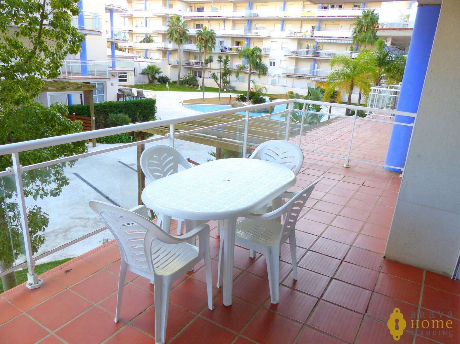 Bonito apartamento con terraza y piscina en venta en Santa Margarita