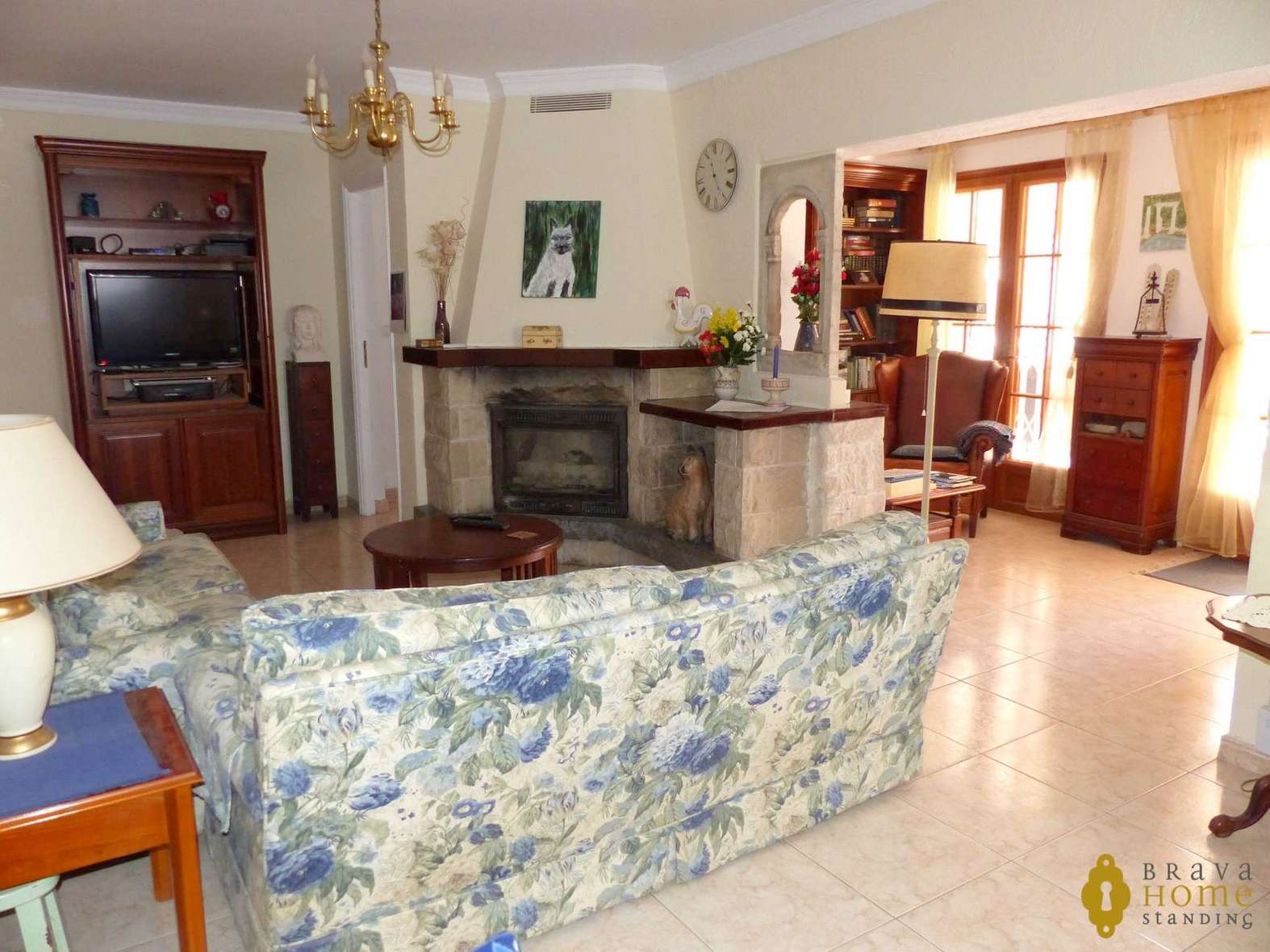 Hermosa villa con piscina cerca de la playa, en venta en Empuriabrava