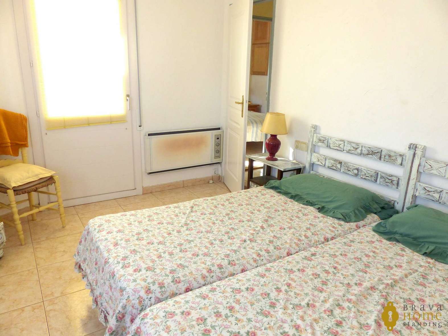 Hermosa villa con piscina cerca de la playa, en venta en Empuriabrava