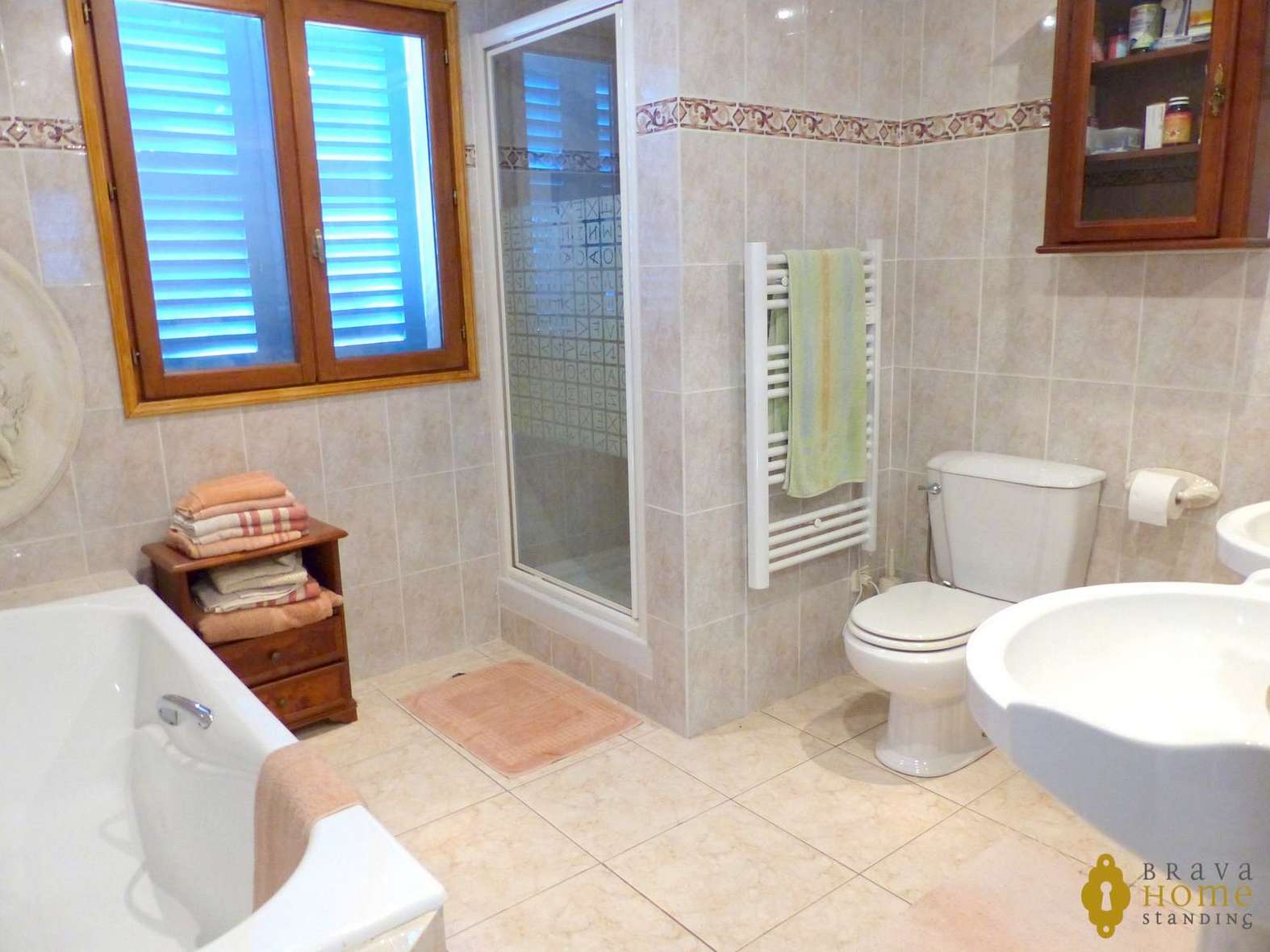 Hermosa villa con piscina cerca de la playa, en venta en Empuriabrava