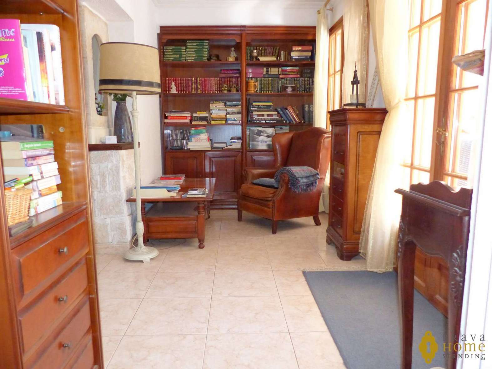 Hermosa villa con piscina cerca de la playa, en venta en Empuriabrava