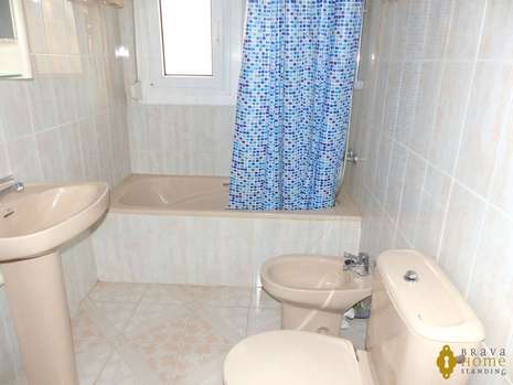 Nice 3 bedroom house for sale in Empuriabrava with large garage