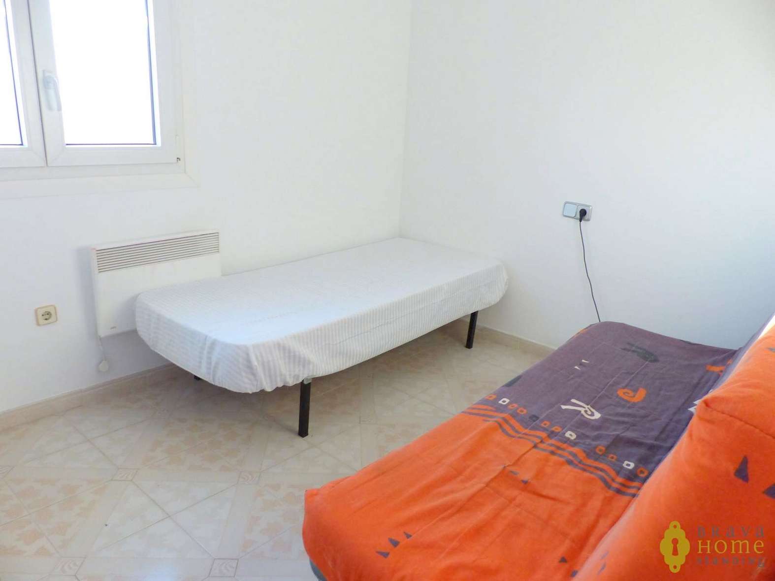 Jolie maison de 3 chambres à vendre à Empuriabrava avec grand garage