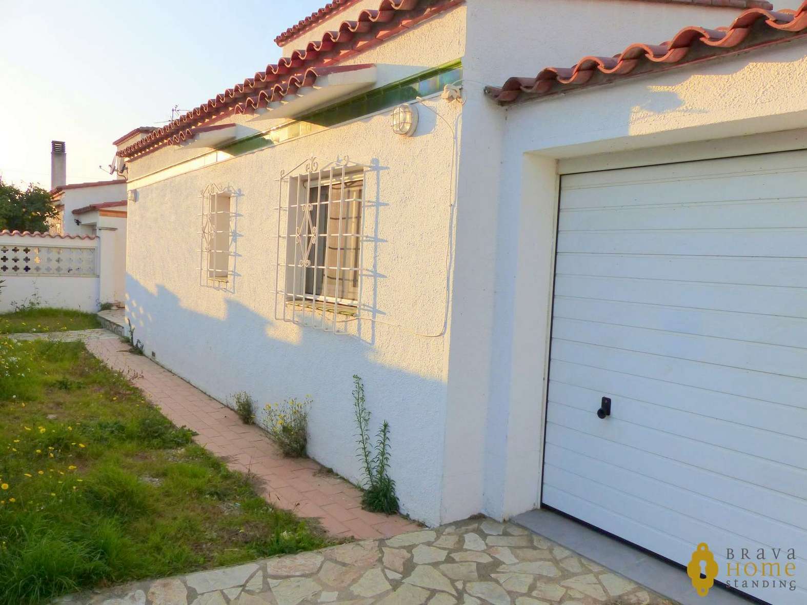 Jolie maison de 3 chambres à vendre à Empuriabrava avec grand garage
