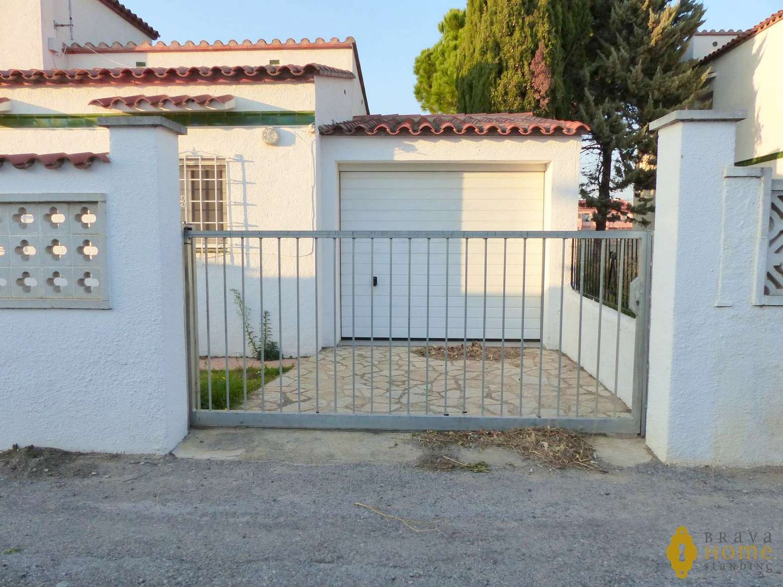 Jolie maison de 3 chambres à vendre à Empuriabrava avec grand garage