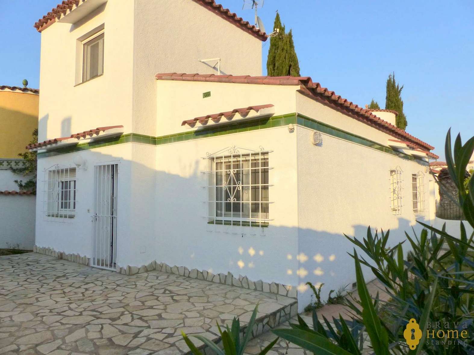 Nice 3 bedroom house for sale in Empuriabrava with large garage