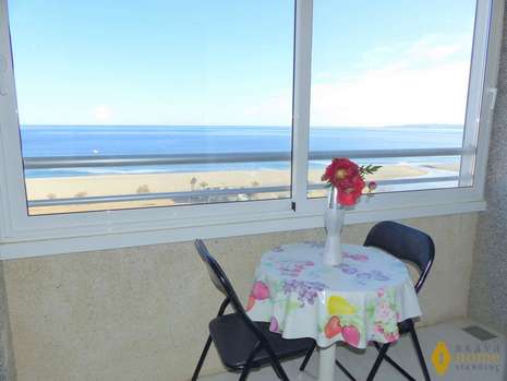 Magnifico apartamento en 1era línea de mar en venta en Empuriabrava