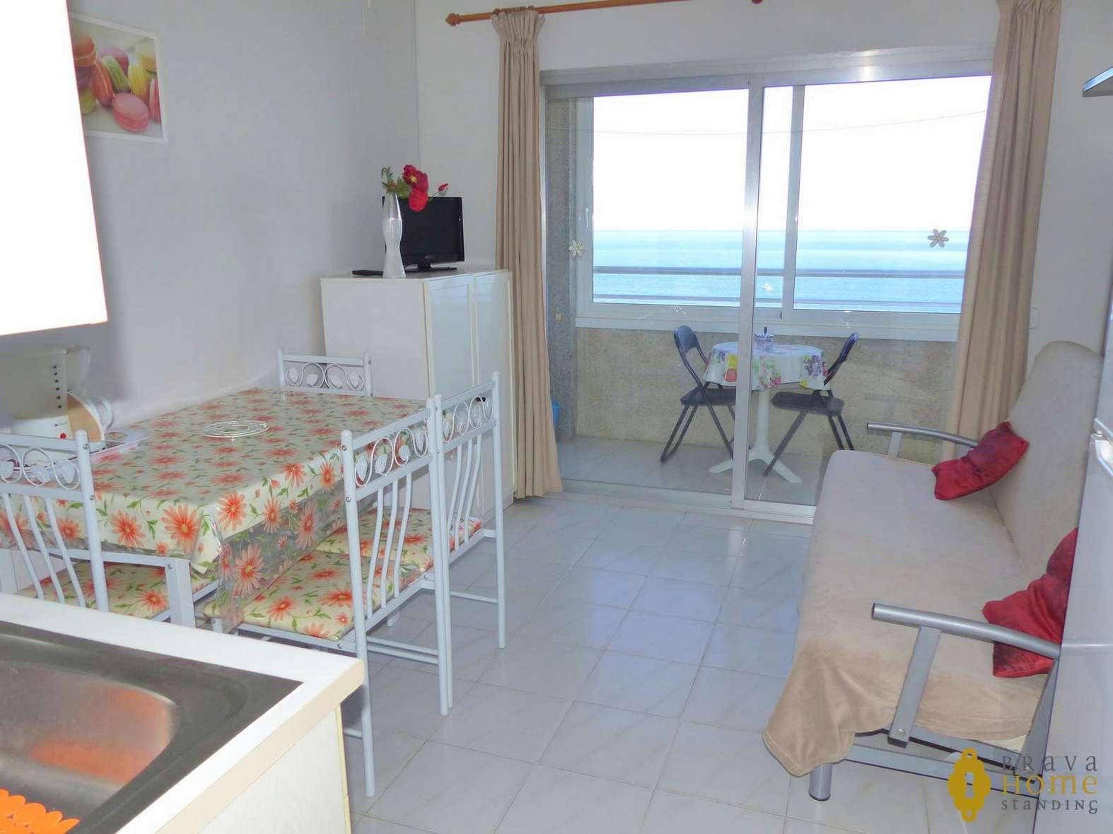 Magnifico apartamento en 1era línea de mar en venta en Empuriabrava