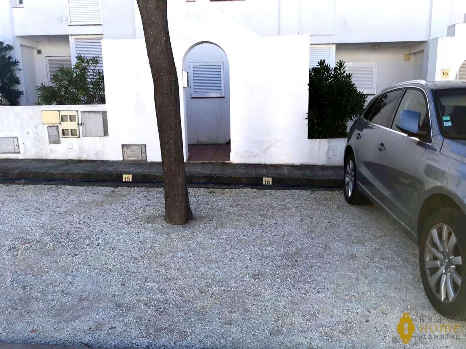 Casa amb una bella vista de la badia de Roses, en venda.