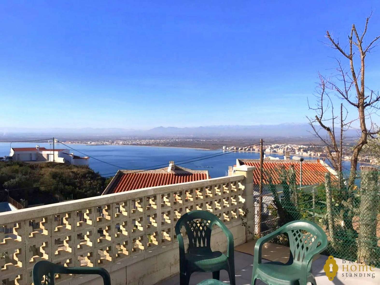 Casa amb una bella vista de la badia de Roses, en venda.