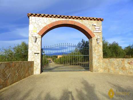 BELLE PROPRIETE ENTOURÉE D'OLIVERS EN VENTE A GARRIGUELLA
