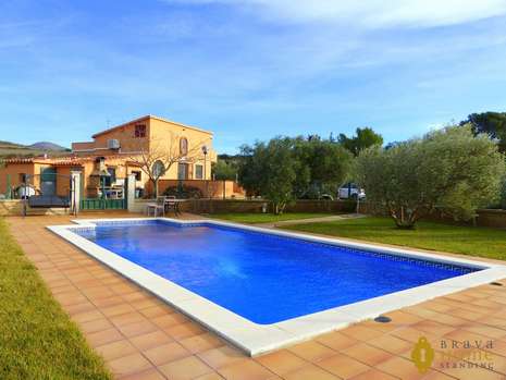 BELLE PROPRIETE ENTOURÉE D'OLIVERS EN VENTE A GARRIGUELLA