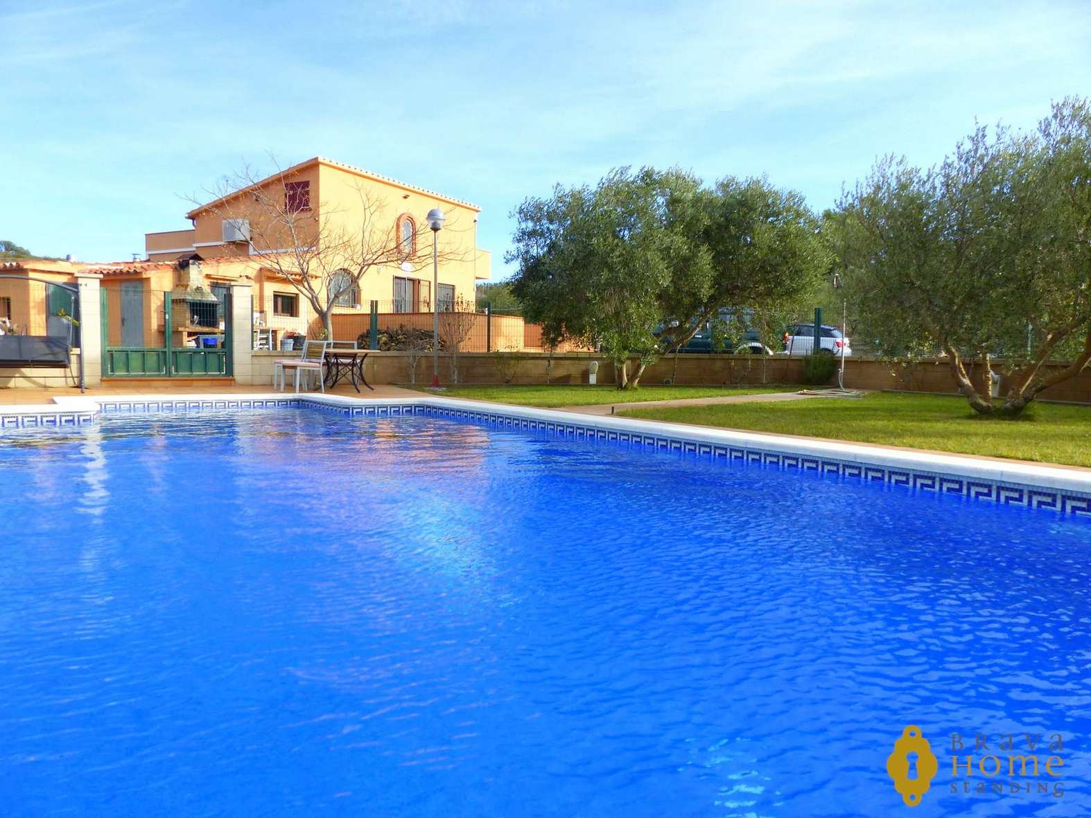BONITA FINCA CON olivos EN VENTA EN GARRIGUELLA