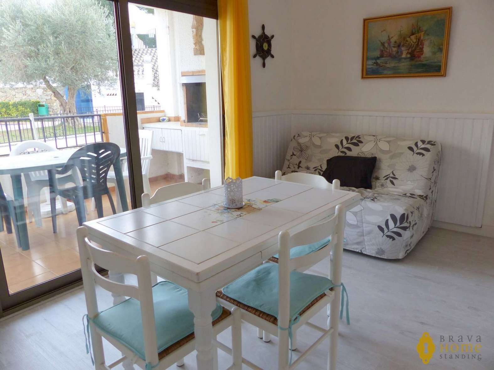 Nice apartment with pool and parking for sale in Rosas