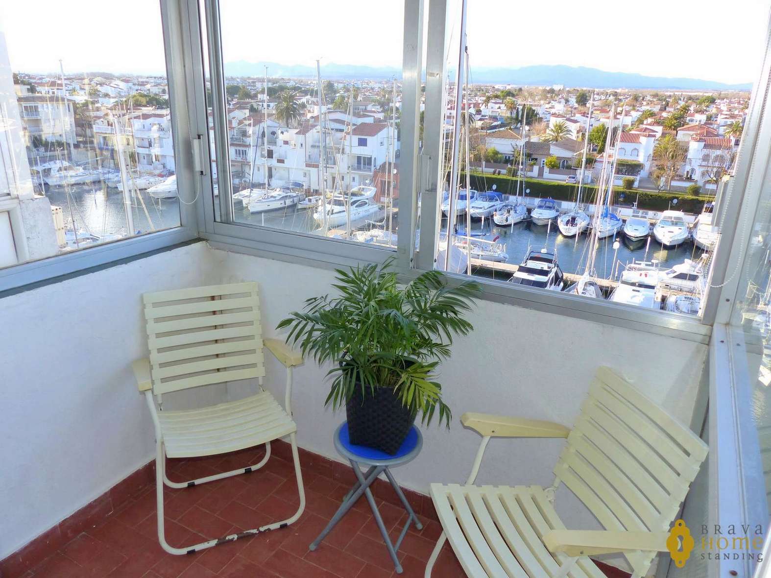 Bonic apartament amb magnífiques vistes sobre el Port-Grec a Empuriabrava