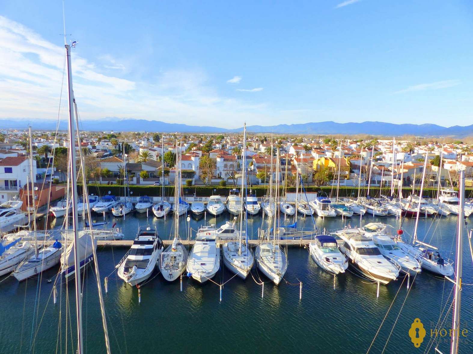 Nice apartment with magnificent views over the Port-Grec in Empuriabrava 