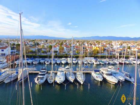 Nice apartment with magnificent views over the Port-Grec in Empuriabrava 