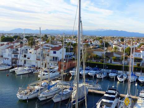 Nice apartment with magnificent views over the Port-Grec in Empuriabrava 
