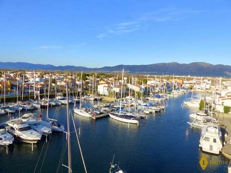 Nice apartment with magnificent views over the Port-Grec in Empuriabrava 