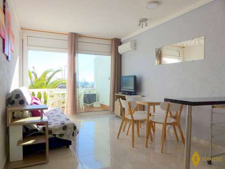 Bonito piso en primera línea de mar en venta en Empuriabrava
