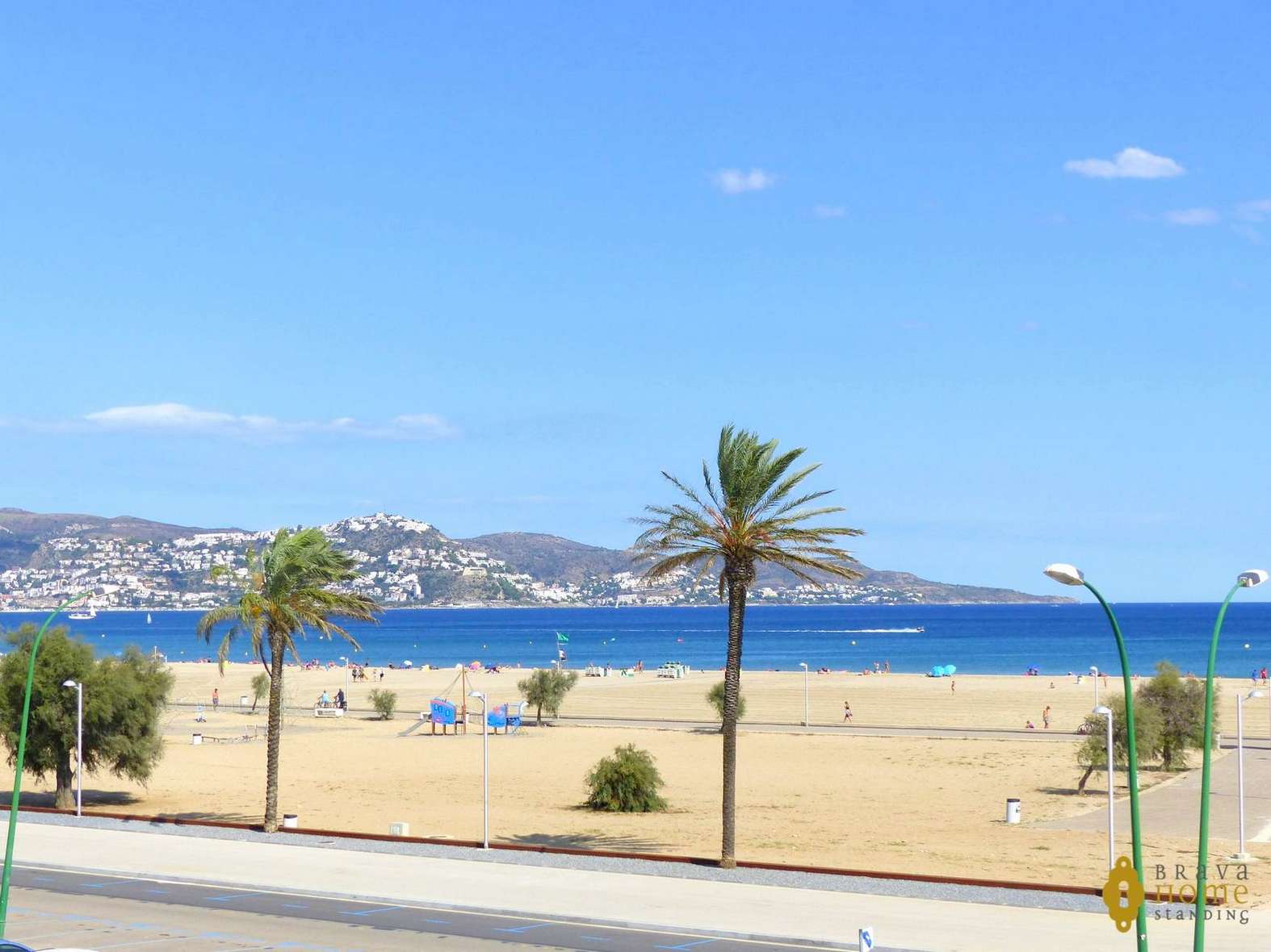 Bonic pis a primera línia de mar en venda a Empuriabrava