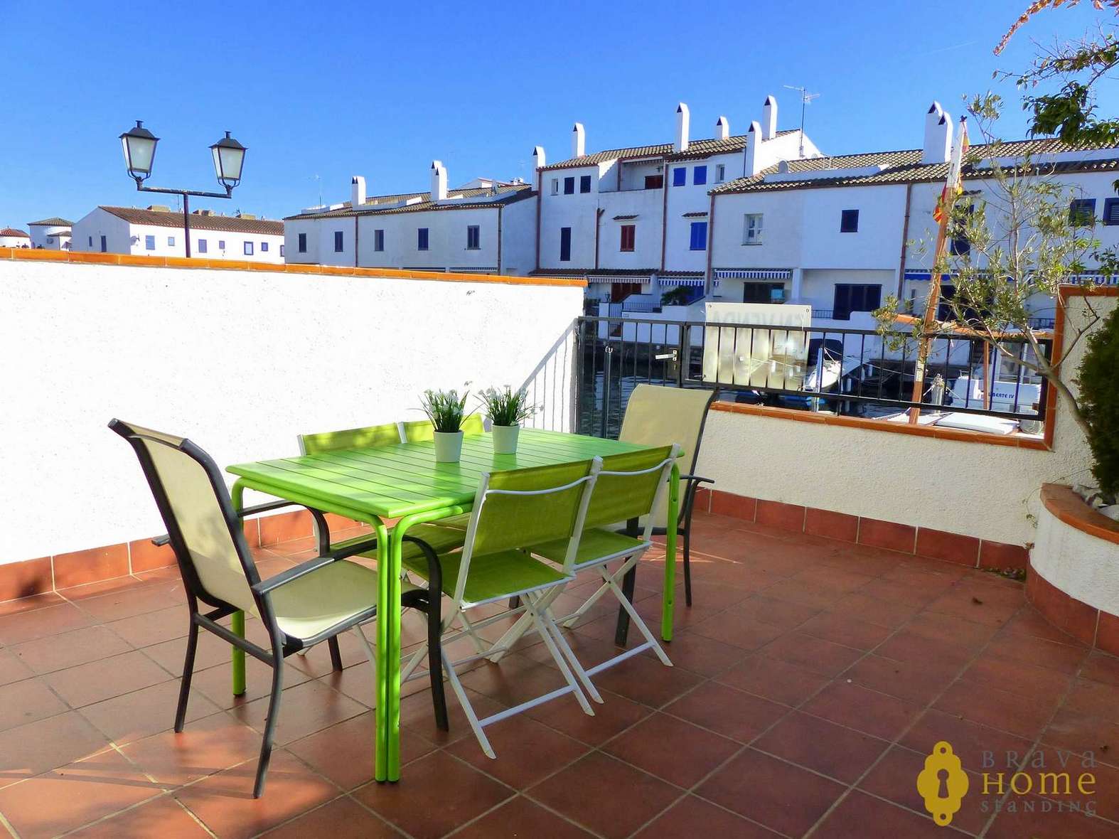 Superbe maison avec amarre en vente a EMPURIABRAVA