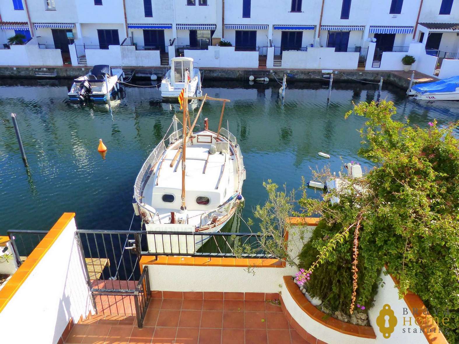 Superbe maison avec amarre en vente a EMPURIABRAVA