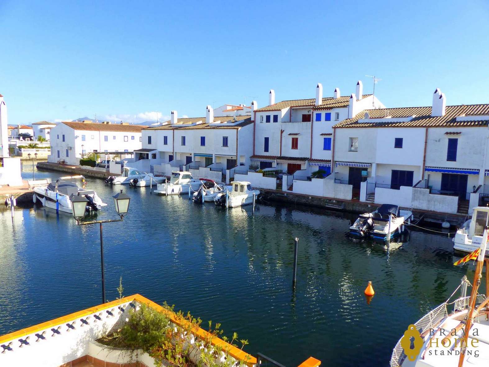 Superbe maison avec amarre en vente a EMPURIABRAVA