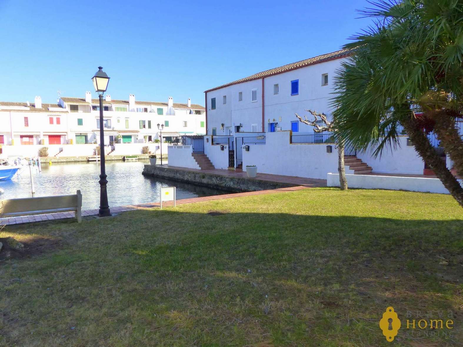 Superbe maison avec amarre en vente a EMPURIABRAVA