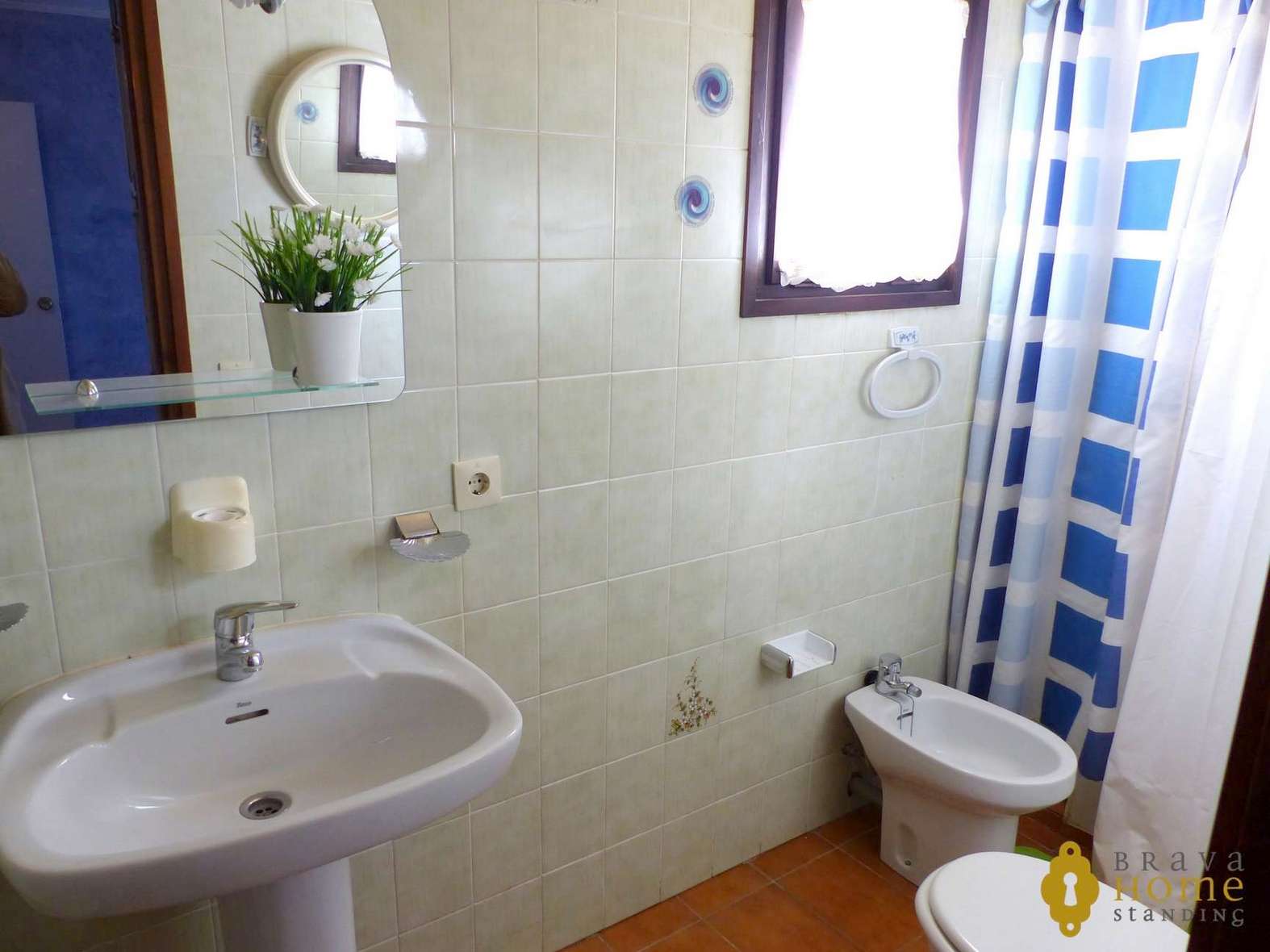 Bel appartement avec vue sur le canal, en vente à Empuriabrava.