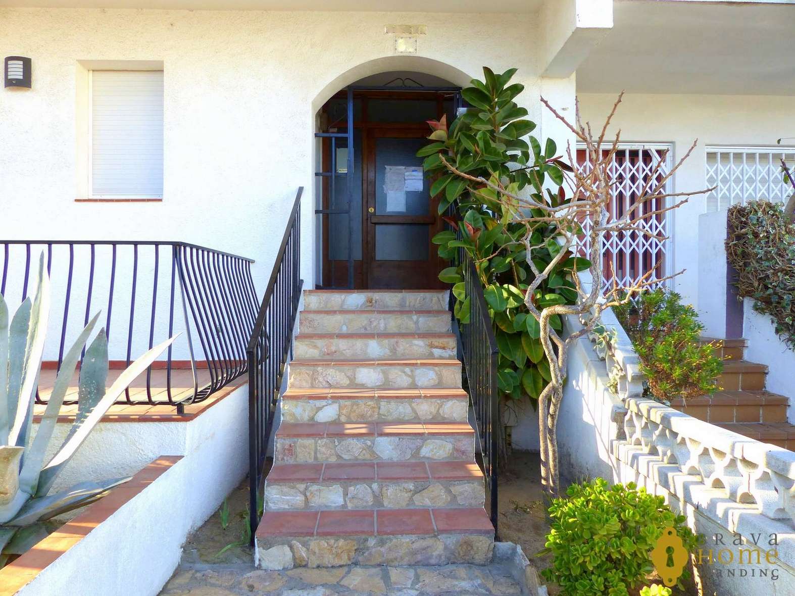 Bel appartement avec vue sur le canal, en vente à Empuriabrava.