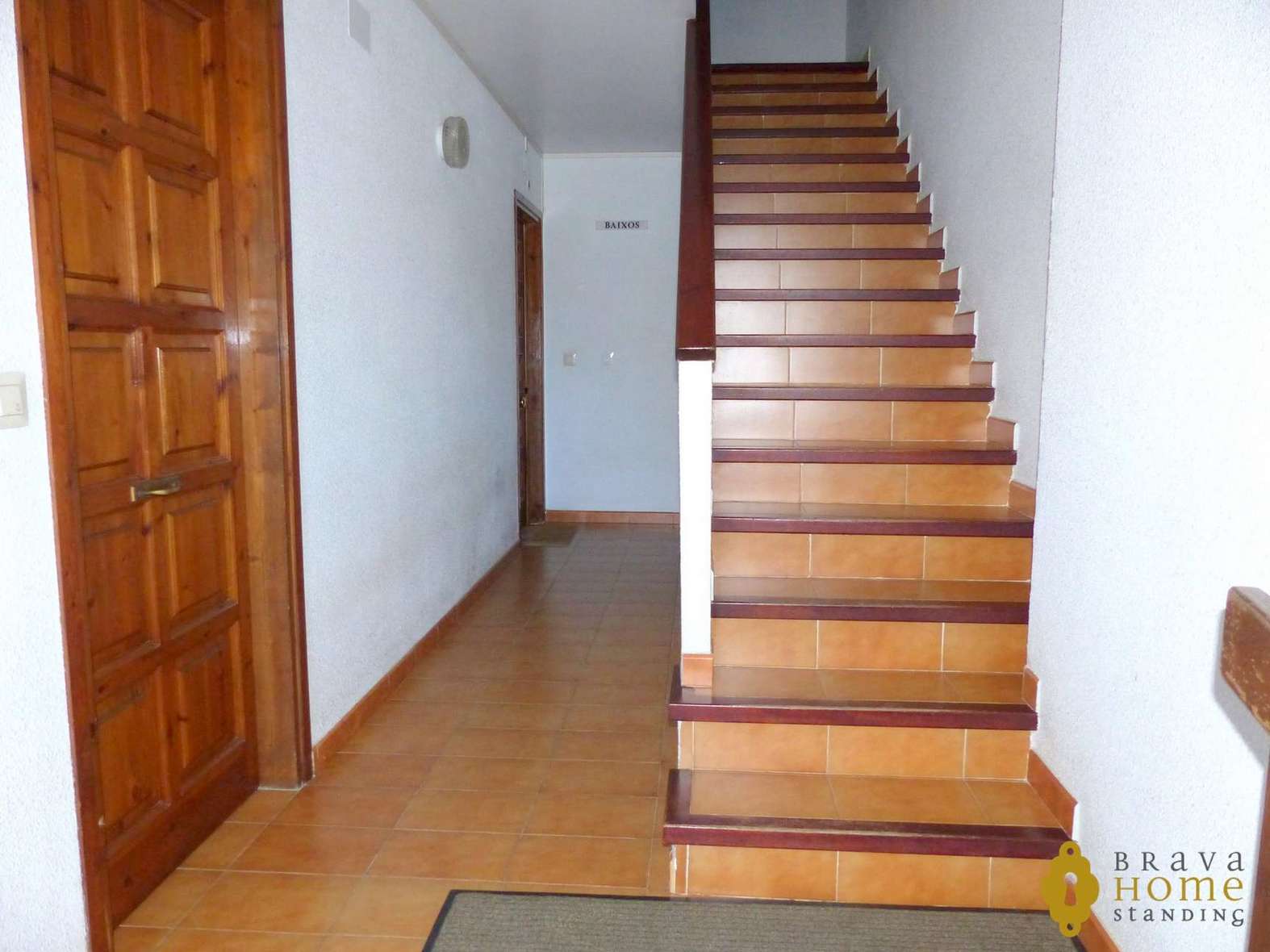 Bel appartement avec vue sur le canal, en vente à Empuriabrava.