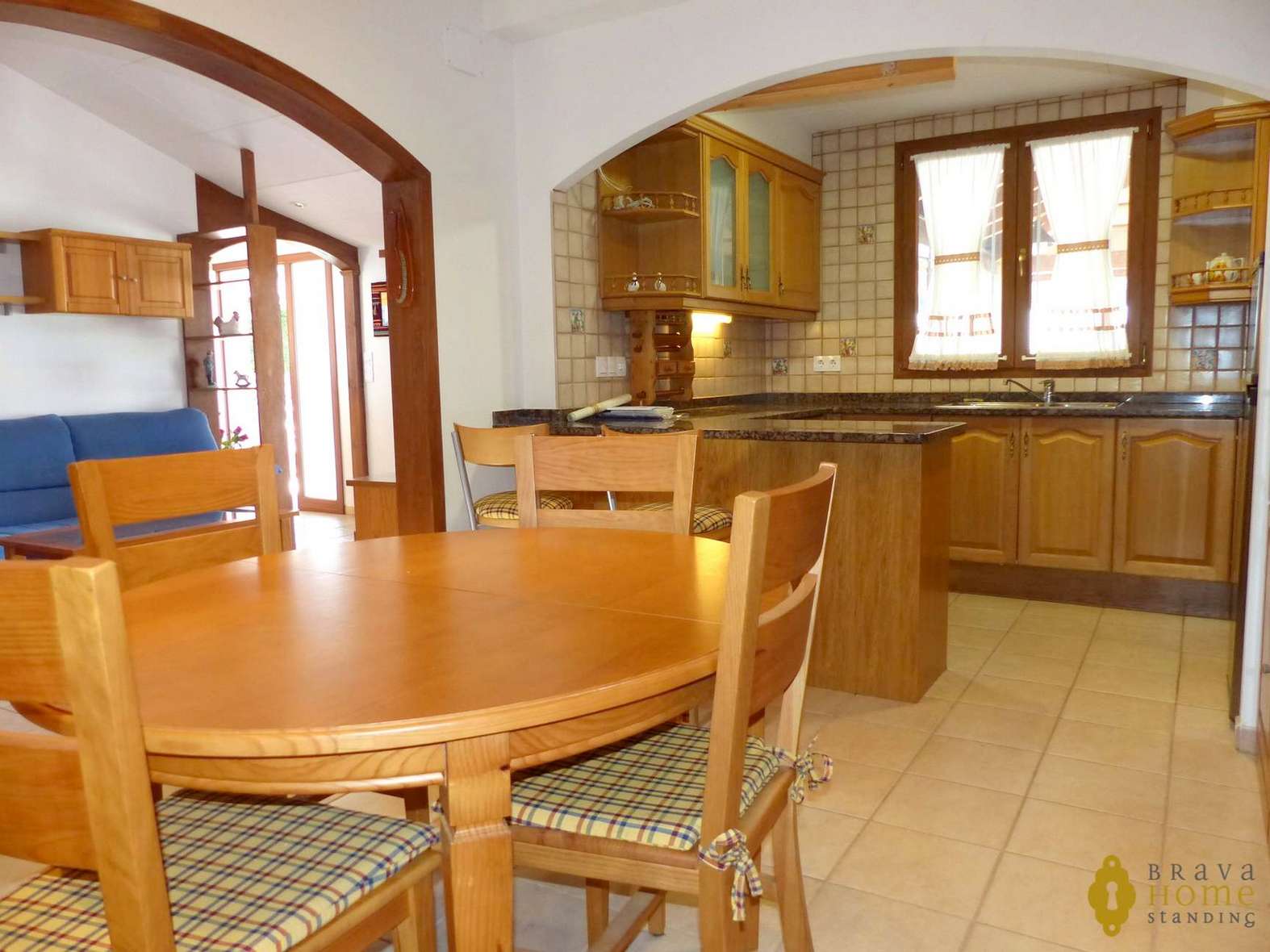 Modern villa with pool in a quiet area for sale in Empuriabrava