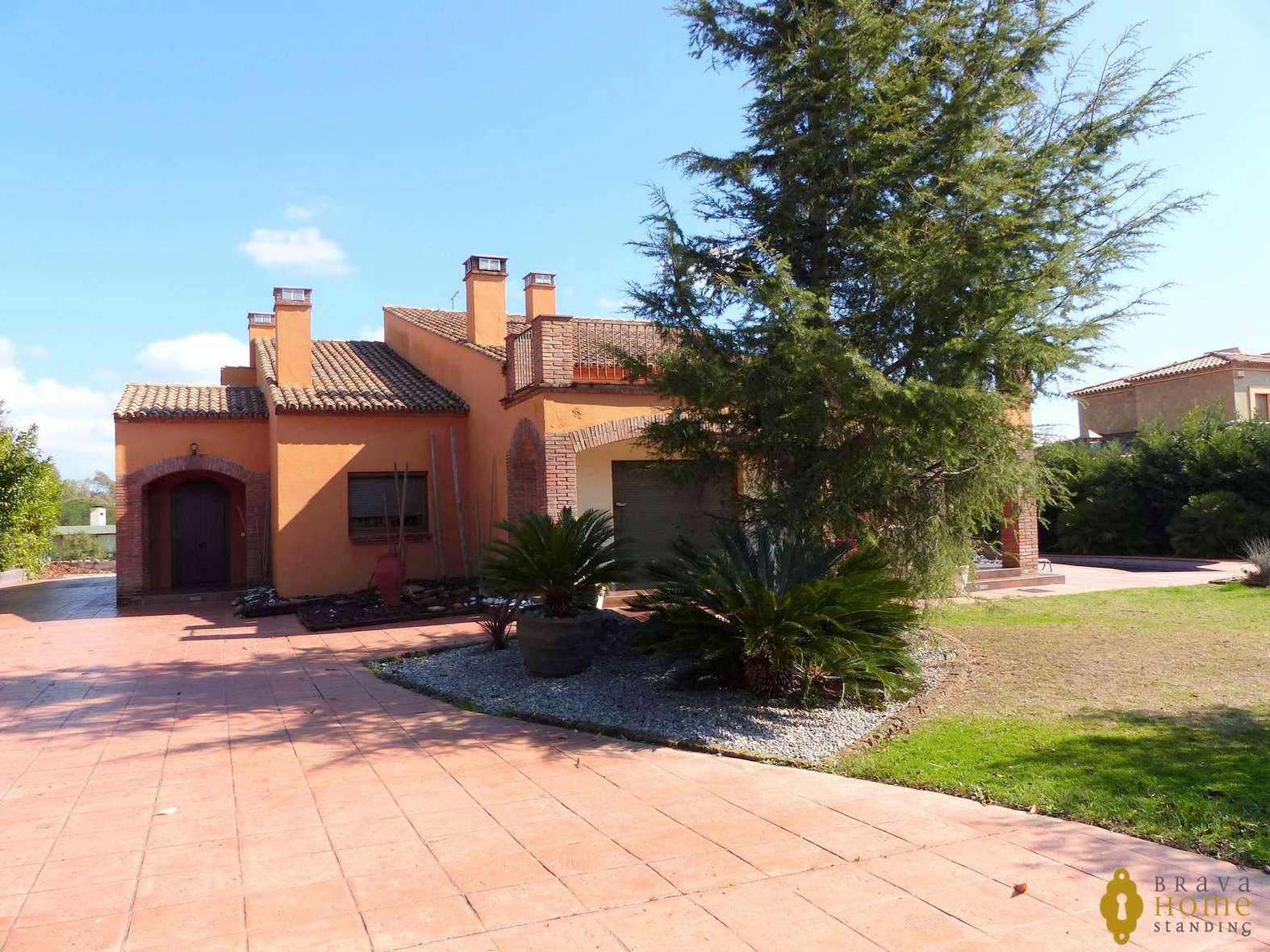 Magnificent villa for sale within the Golf of Peralada